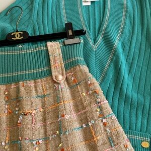 CHANEL Teal Ribbed V-Neck Sweater